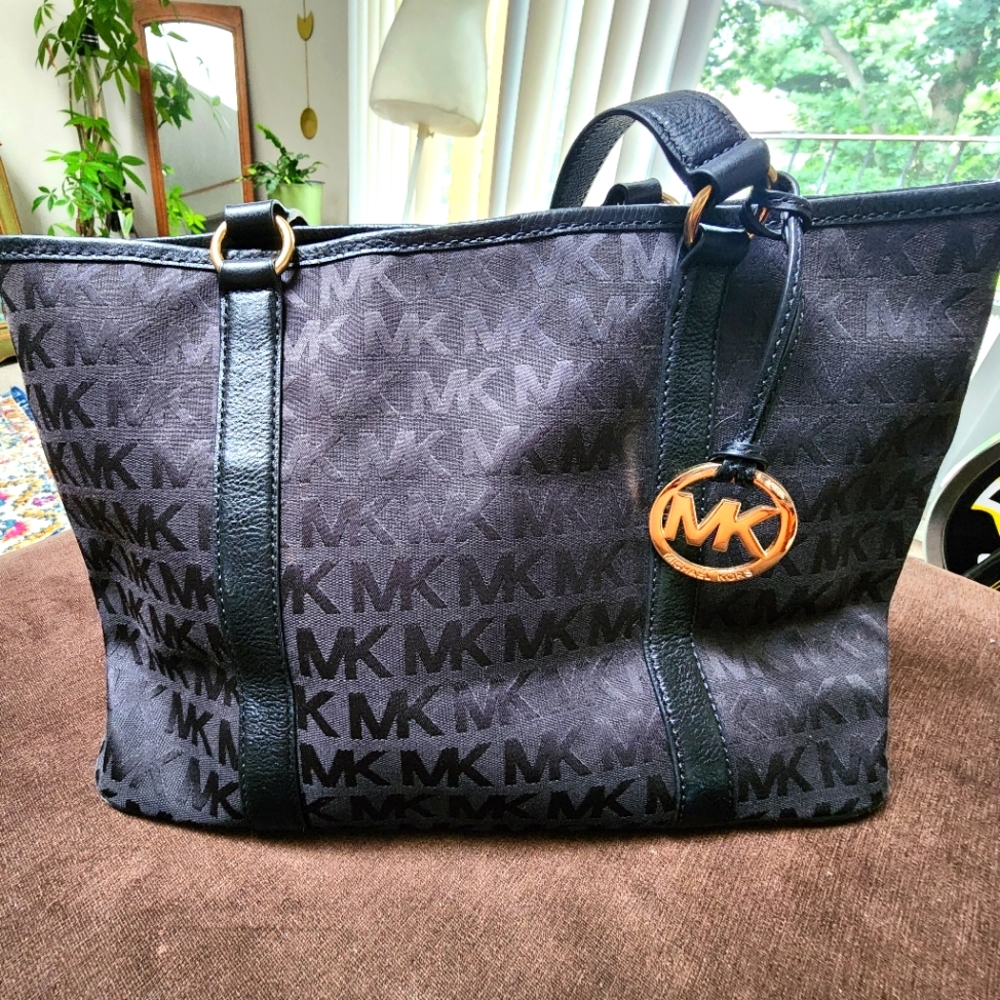 MICHEAL KORS Black Tote